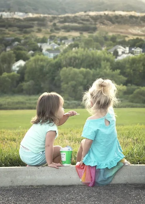 Children eating ice cream